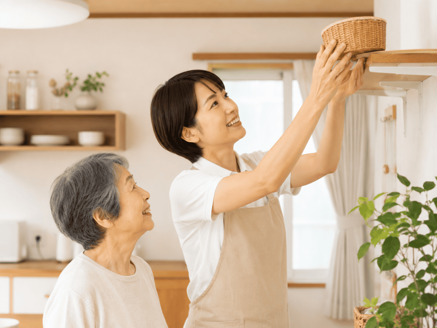電球交換をそばで見守る様子
